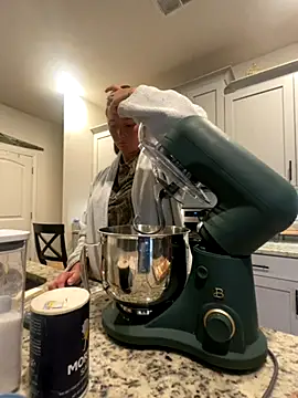 Snapshot of triple34D chatting on 10-29-25, 04:53 triple34D online show from 10-29-25, 04:53