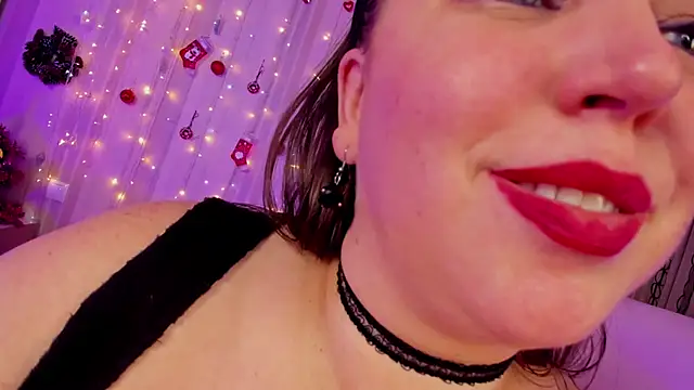Snapshot of AdellaDulce chatting on 12-17-24, 06:31 AdellaDulce online show from 12-17-24, 06:31