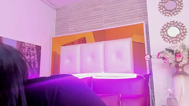 ShaniaBrownn online show from 11-06-25, 07:37