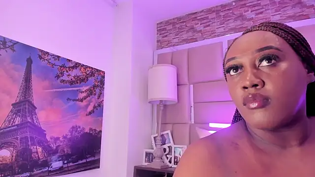 ShaniaBrownn online show from 04-17-26, 07:50