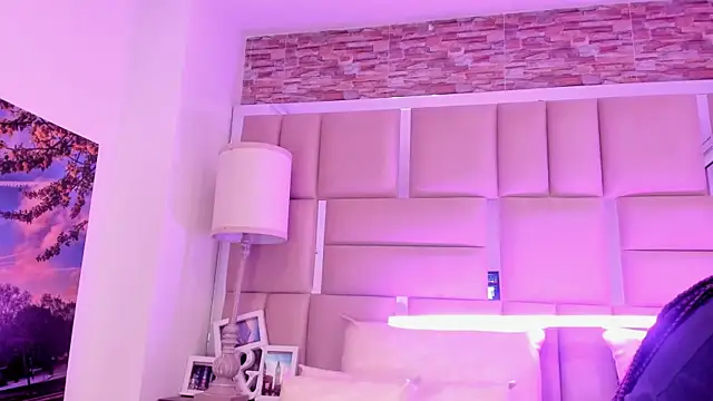 ShaniaBrownn online show from 05-22-26, 07:41