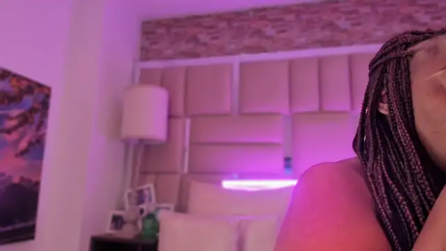 ShaniaBrownn online show from 05-24-26, 07:41