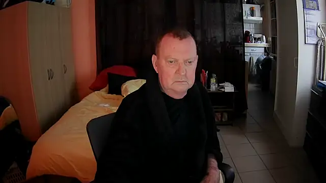 Snapshot of passifsoumis1963 chatting on 11-11-25, 08:14 passifsoumis1963 online show from 11-11-25, 08:14