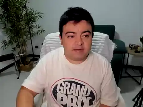 Snapshot of naughty_bear chatting on 09-28-25, 02:39 naughty bear online show from 09-28-25, 02:39