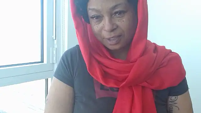 MSweetLindaParks online show from 04-10-26, 05:28