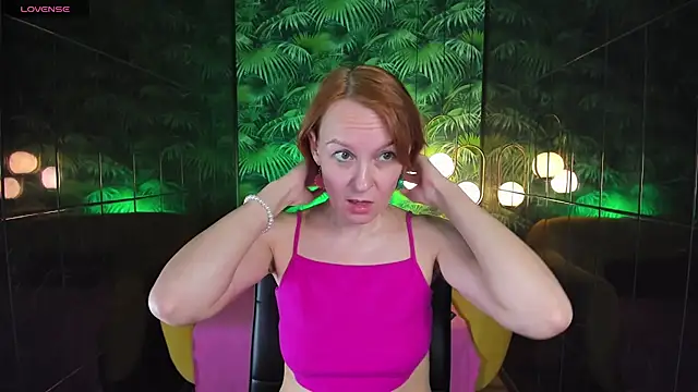 Snapshot of NikaGentle chatting on 12-13-24, 12:06 NikaGentle online show from 12-13-24, 12:06