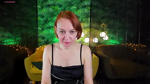 Snapshot of NikaGentle chatting on 12-29-24, 11:50 NikaGentle online show from 12-29-24, 11:50
