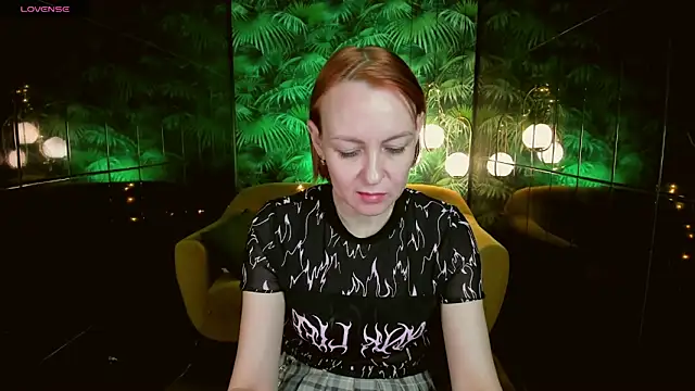 Snapshot of NikaGentle chatting on 01-06-25, 12:46 NikaGentle online show from 01-06-25, 12:46