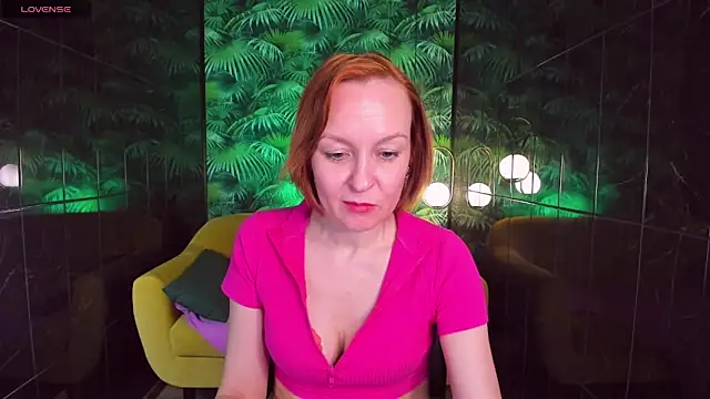 Snapshot of NikaGentle chatting on 01-10-25, 12:04 NikaGentle online show from 01-10-25, 12:04