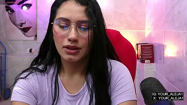 LauraRuiz1 online show from 05-15-26, 11:34