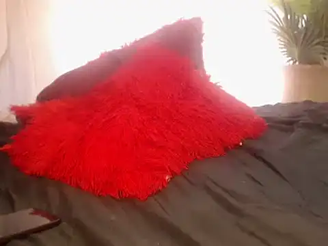 Snapshot of Misswhiteee chatting on 02-08-25, 07:37 Misswhiteee online show from 02-08-25, 07:37