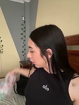 Snapshot of isabella_jade chatting on 10-21-25, 01:12 isabella jade online show from 10-21-25, 01:12