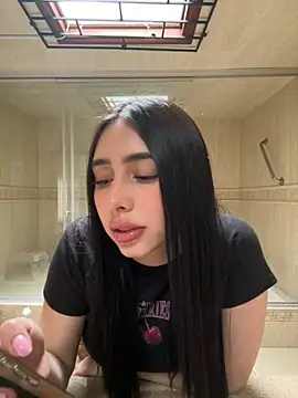 Snapshot of isabella_jade chatting on 10-22-25, 01:22 isabella jade online show from 10-22-25, 01:22