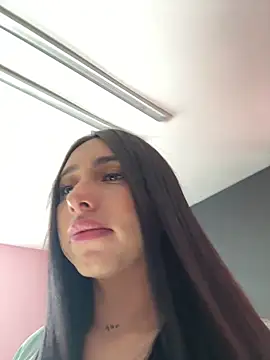 Snapshot of isabella_jade chatting on 10-25-25, 01:40 isabella jade online show from 10-25-25, 01:40