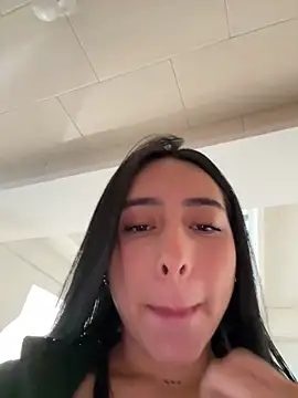 Snapshot of isabella_jade chatting on 10-27-25, 01:15 isabella jade online show from 10-27-25, 01:15