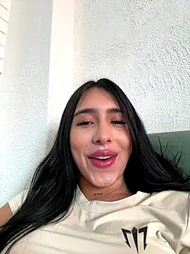 Snapshot of isabella_jade chatting on 10-28-25, 02:09 isabella jade online show from 10-28-25, 02:09