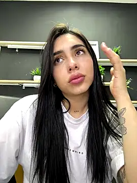 Snapshot of isabella_jade chatting on 11-06-25, 01:45 isabella jade online show from 11-06-25, 01:45