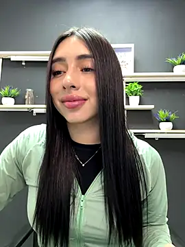 Snapshot of isabella_jade chatting on 11-18-25, 01:04 isabella jade online show from 11-18-25, 01:04