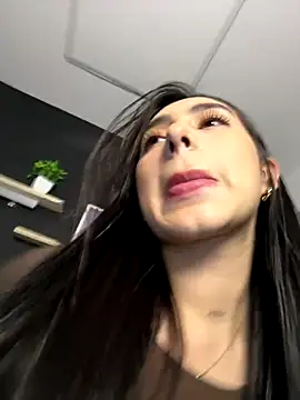 Snapshot of isabella_jade chatting on 11-22-25, 01:04 isabella jade online show from 11-22-25, 01:04