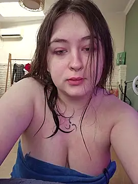 Yammy Yumi online show from 06-26-26, 02:21