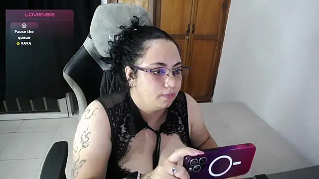 desireefiore online show from 04-22-26, 02:14