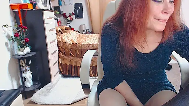 Snapshot of CrazyMomy chatting on 09-27-25, 07:57 CrazyMomy online show from 09-27-25, 07:57