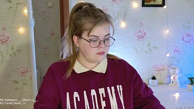 sinnamon  online show from 10-31-25, 04:08