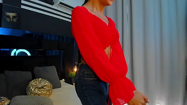 Snapshot of KatalinaMillan chatting on 02-21-25, 08:05 KatalinaMillan online show from 02-21-25, 08:05