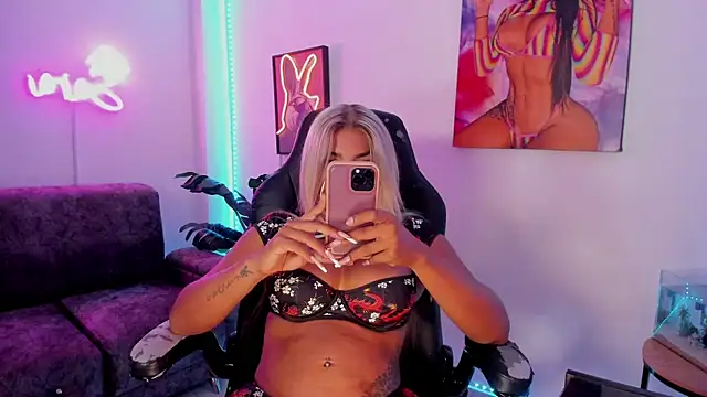 Snapshot of xLatinahotx chatting on 08-03-26, 10:32 xLatinahotx online show from 08-03-26, 10:32