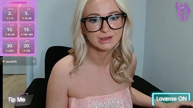 Snapshot of chelseablonde chatting on 11-13-25, 03:55 chelseablonde online show from 11-13-25, 03:55