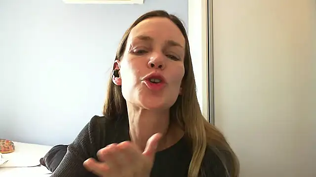 Annylove1 online show from 09-10-25, 05:13