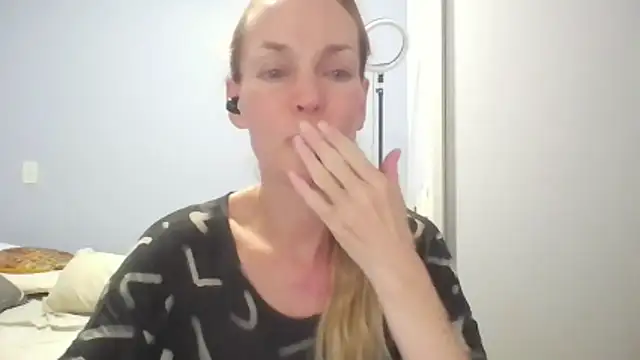 Annylove1 online show from 04-06-26, 12:08