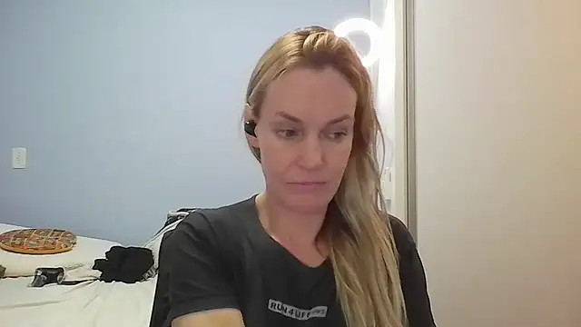 Annylove1 online show from 04-10-26, 12:21