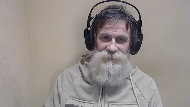 Snapshot of AlexNudo chatting on 12-25-24, 08:40 AlexNudo online show from 12-25-24, 08:40