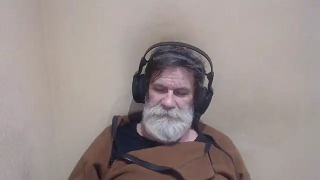 Snapshot of AlexNudo chatting on 02-24-25, 09:10 AlexNudo online show from 02-24-25, 09:10