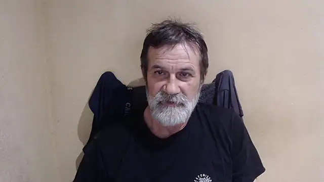 Snapshot of AlexNudo chatting on 10-18-25, 08:04 AlexNudo online show from 10-18-25, 08:04