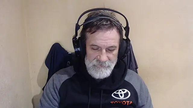 Snapshot of AlexNudo chatting on 10-19-25, 08:15 AlexNudo online show from 10-19-25, 08:15