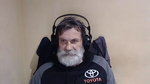 Snapshot of AlexNudo chatting on 11-22-25, 08:24 AlexNudo online show from 11-22-25, 08:24