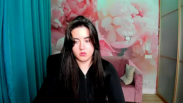 Roxie Bradley online show from 12-08-24, 05:07