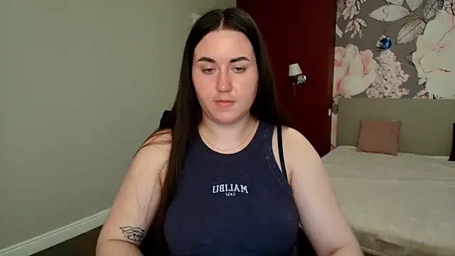 Snapshot of Roxie_Bradley chatting on 05-15-26, 05:47 Roxie Bradley online show from 05-15-26, 05:47