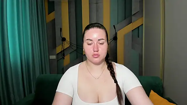 Snapshot of Roxie_Bradley chatting on 06-03-26, 05:43 Roxie Bradley online show from 06-03-26, 05:43