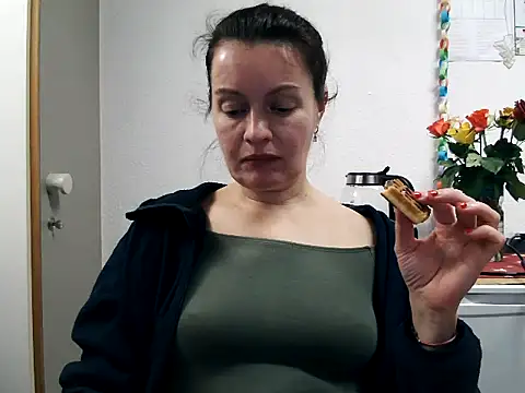 Snapshot of LoveNBloom chatting on 12-31-24, 08:45 LoveNBloom online show from 12-31-24, 08:45