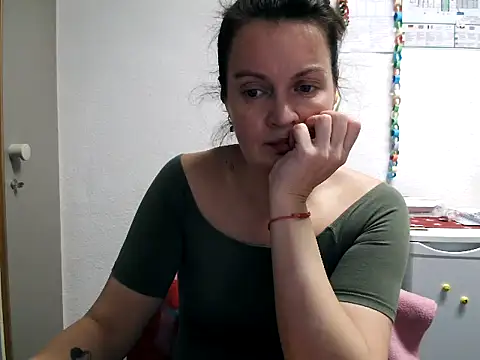 Snapshot of LoveNBloom chatting on 02-21-25, 06:04 LoveNBloom online show from 02-21-25, 06:04