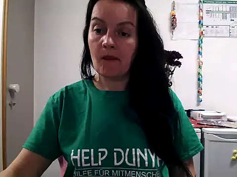 Snapshot of LoveNBloom chatting on 03-04-25, 06:18 LoveNBloom online show from 03-04-25, 06:18