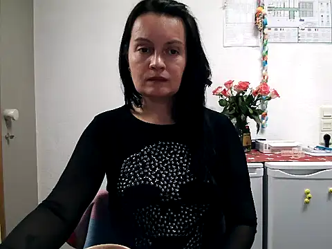 Snapshot of LoveNBloom chatting on 03-09-25, 06:32 LoveNBloom online show from 03-09-25, 06:32