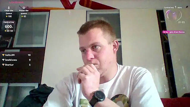 Snapshot of Matttthees chatting on 10-31-25, 02:40 Matttthees online show from 10-31-25, 02:40