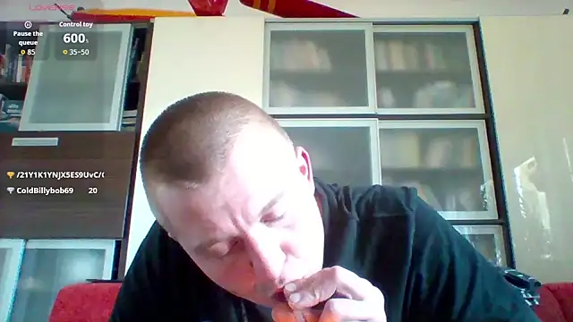 Snapshot of Matttthees chatting on 11-18-25, 09:25 Matttthees online show from 11-18-25, 09:25