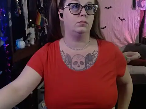 Snapshot of edgexchaos chatting on 10-31-25, 12:06 edgexchaos online show from 10-31-25, 12:06