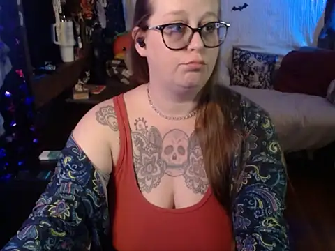 Snapshot of edgexchaos chatting on 11-18-25, 01:00 edgexchaos online show from 11-18-25, 01:00