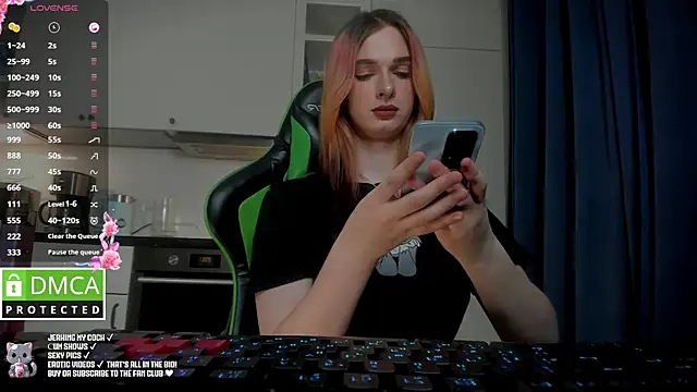 Lee Loo online show from 01-28-25, 05:03